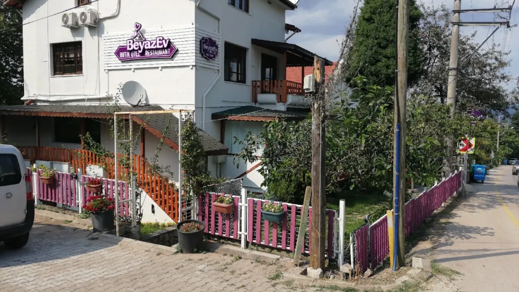 Beyaz Ev Butik Otel Restaurant – Sapanca Maşukiye